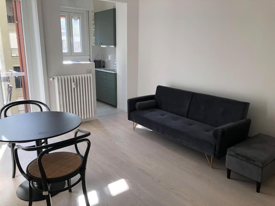 Milan New Apartment In Lively Central Area Bagian luar foto