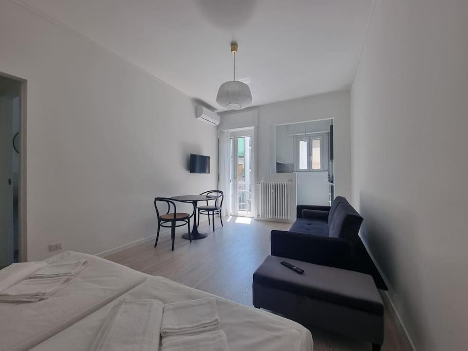 Milan New Apartment In Lively Central Area Bagian luar foto