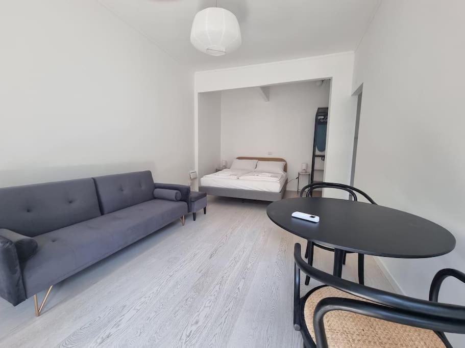 Milan New Apartment In Lively Central Area Bagian luar foto