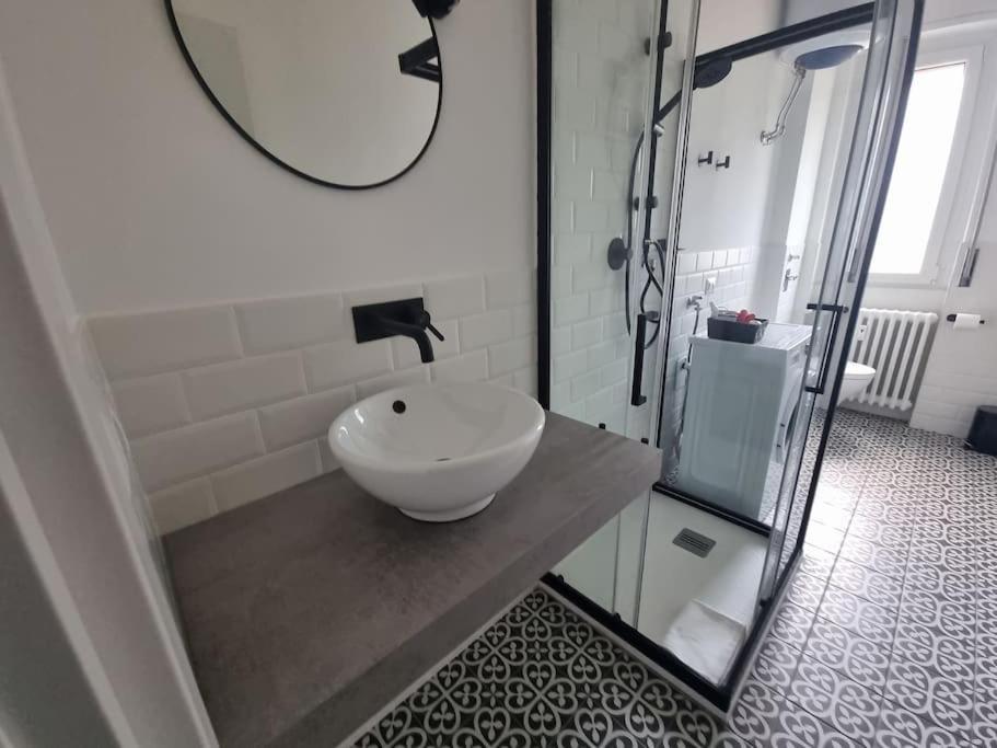 Milan New Apartment In Lively Central Area Bagian luar foto